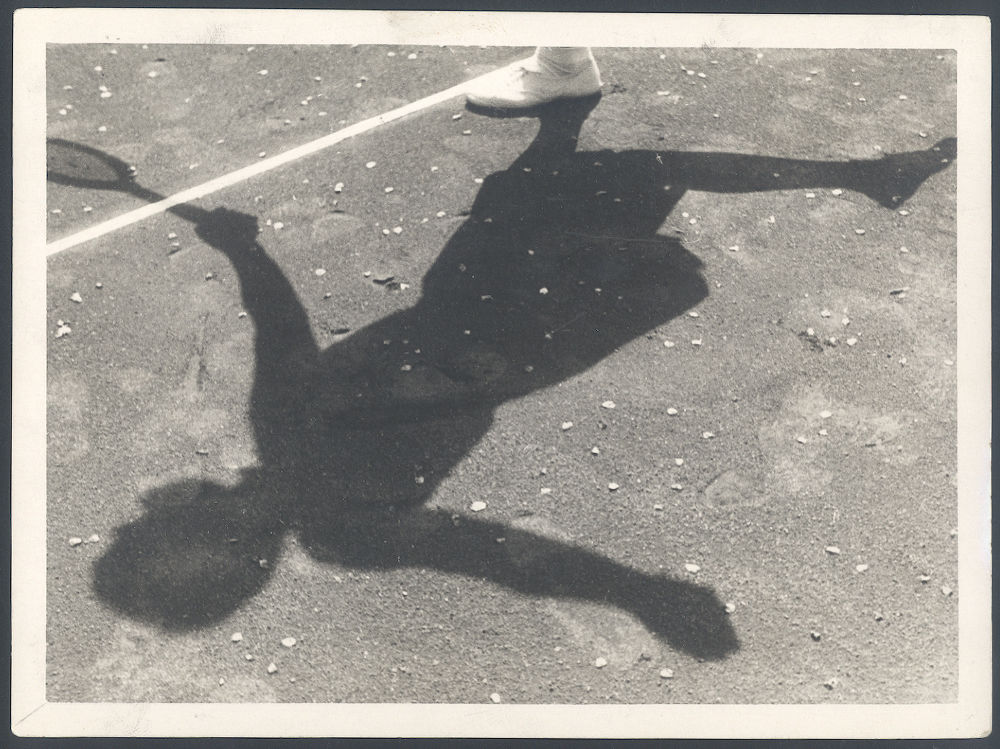 S-1201, "Ein bildsch&ouml;ner Vorhandschlag sieht auch als Schatten gut aus"