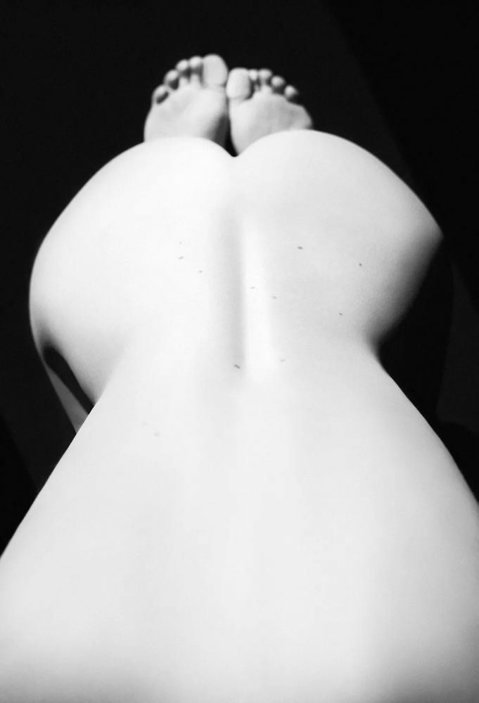 S-3073, Marcus Schaefer, "Nude back & feet", 2022